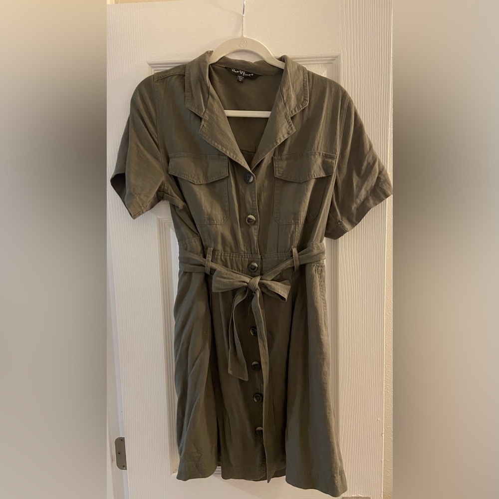 Velvet Heart Olive short sleeve button dress